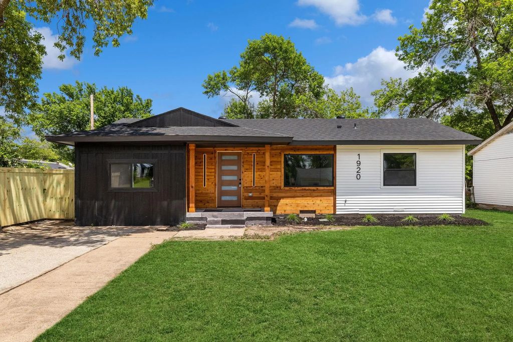 1920 English Street, Irving