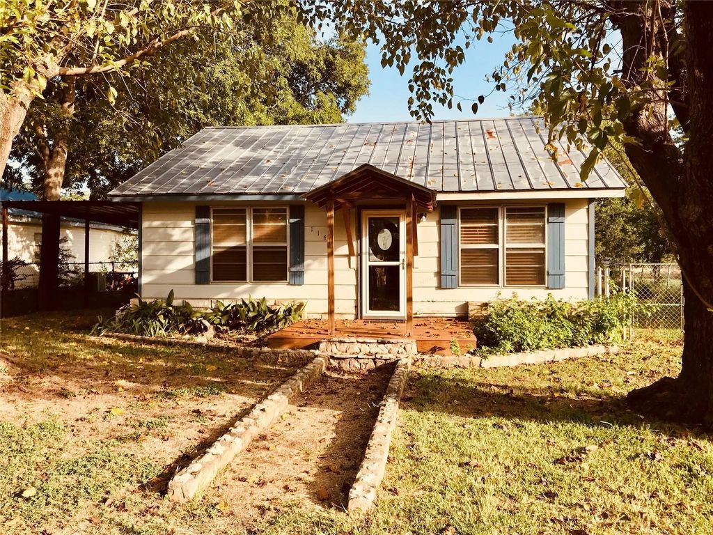 114 County Road 1239, Kopperl
