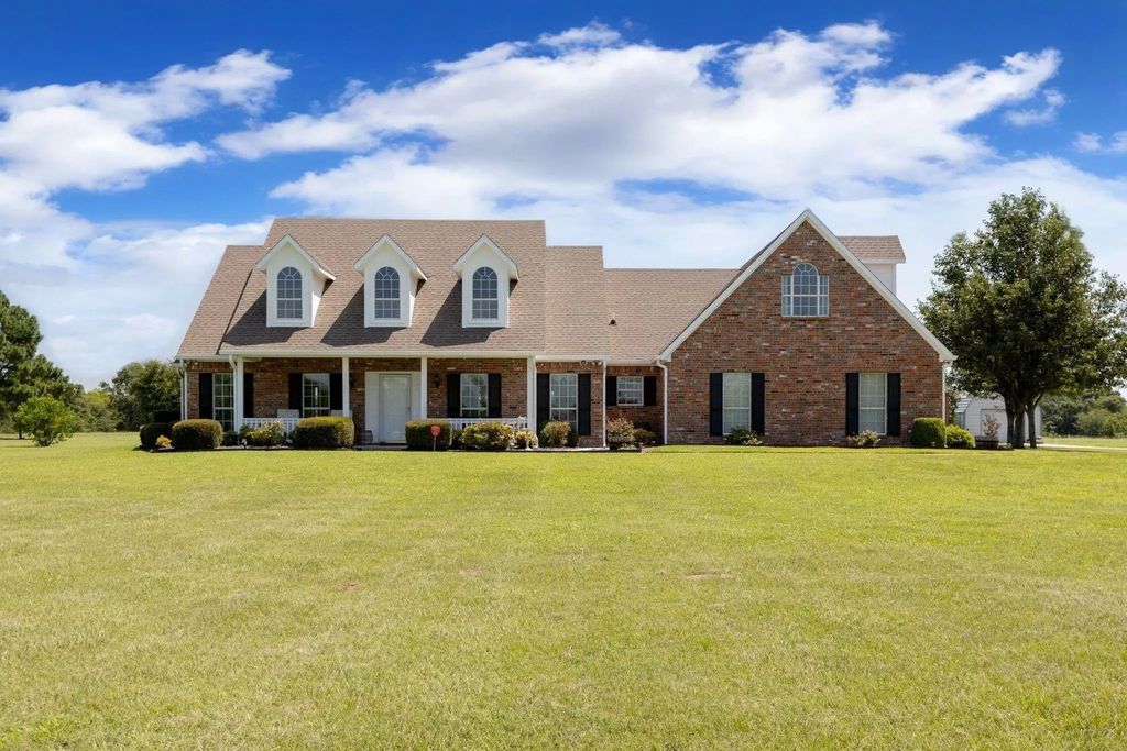10747 County Road 2326, Terrell