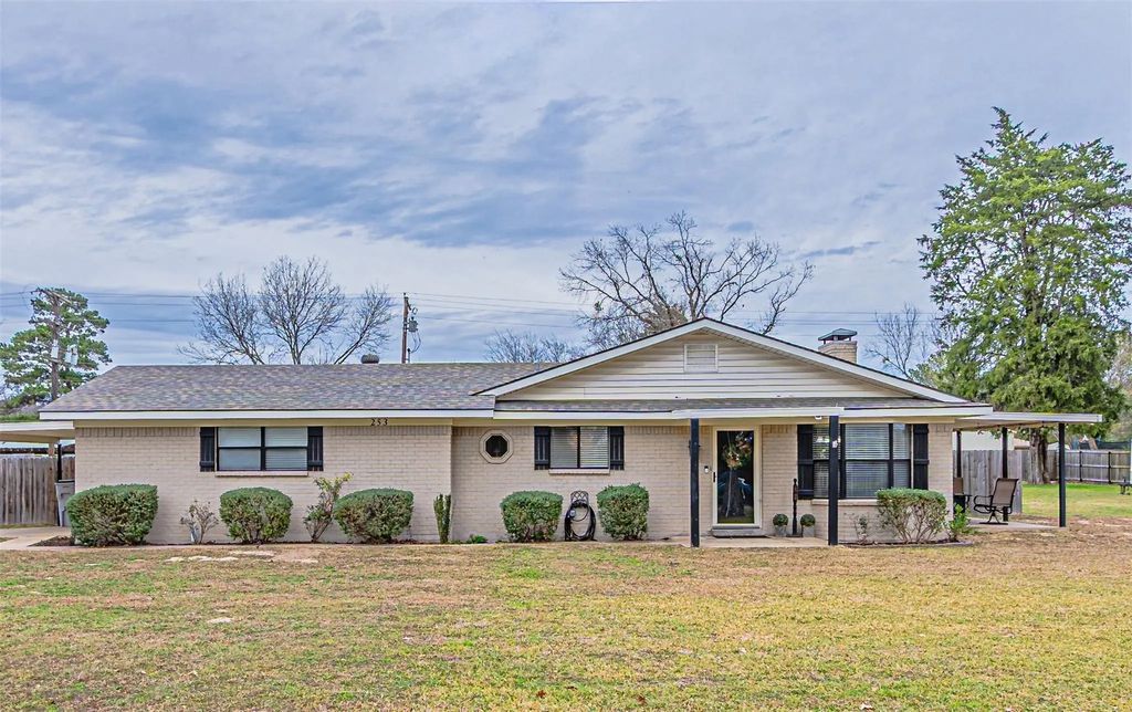 253 County Road 2425, Mineola