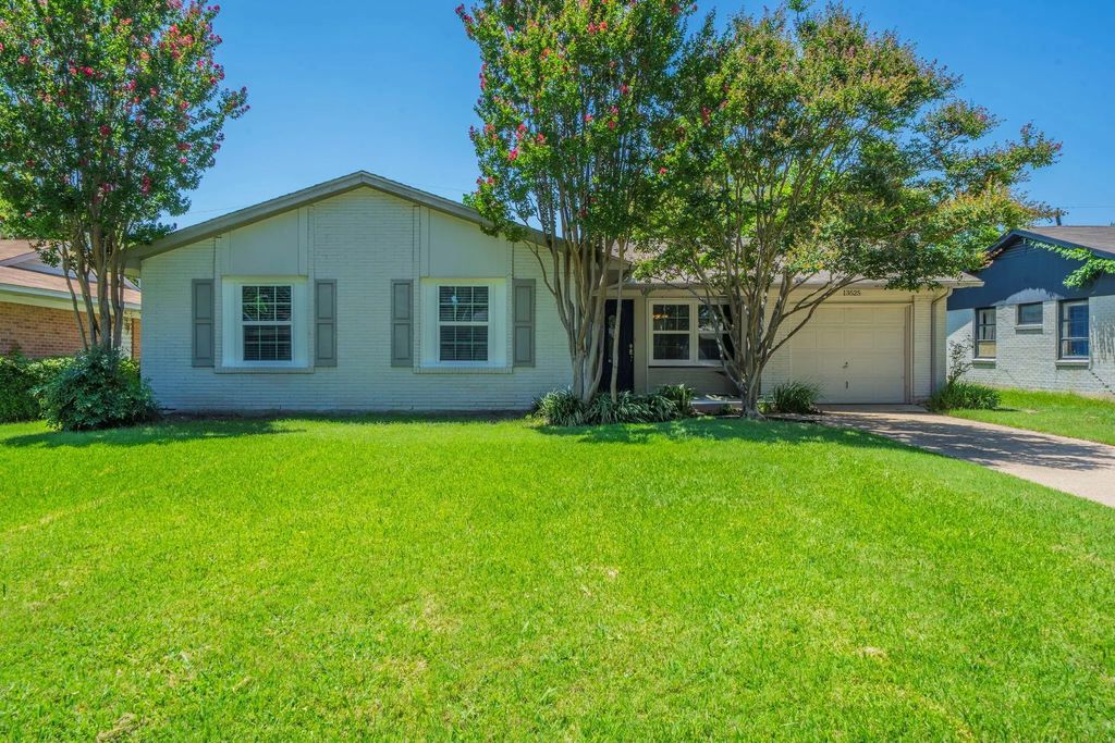 13525 Mount Castle Drive, Farmers Branch