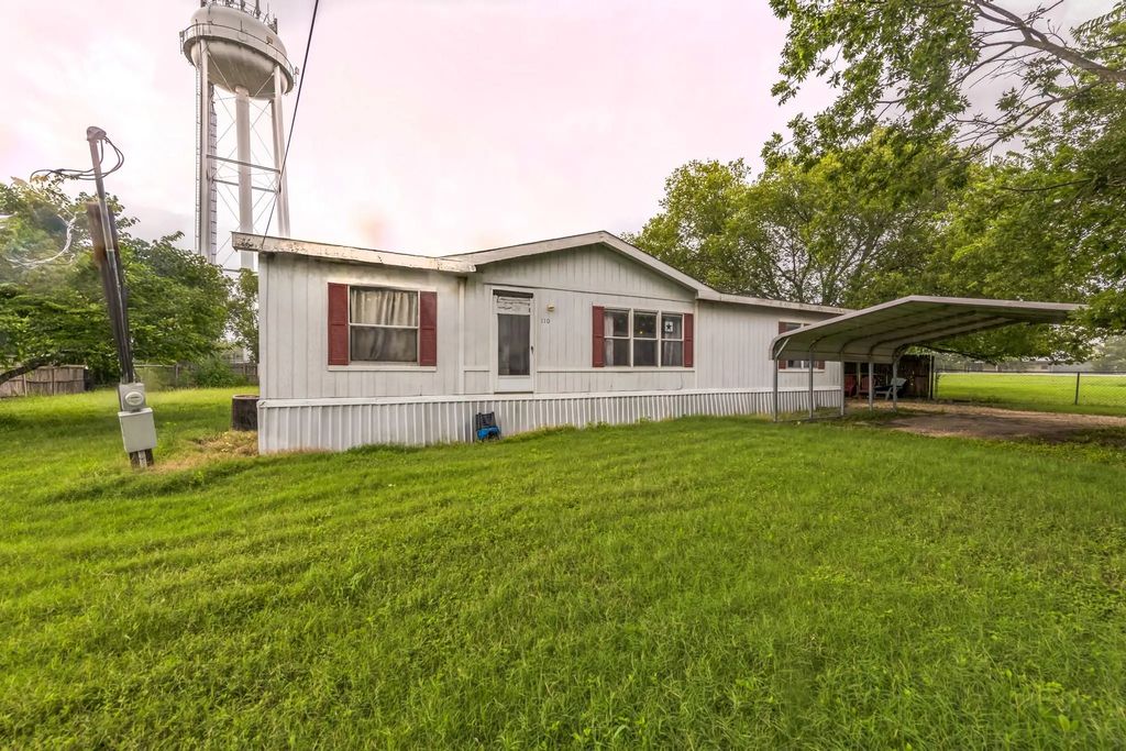 110 N 2nd Street, Mount Calm
