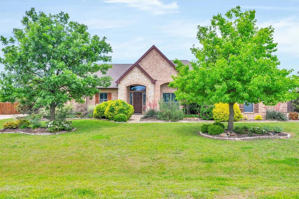 105 Courtney Circle, Waxahachie