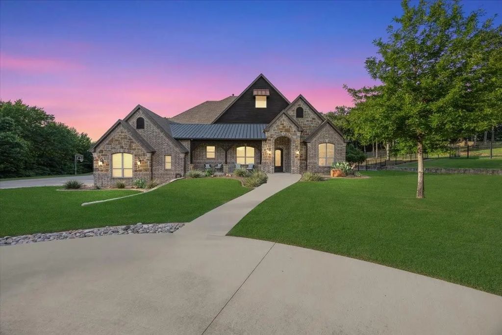 400 Regency Court, Denton