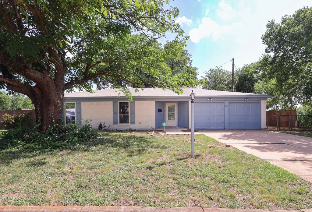 241 Berkshire Lane, Fort Worth