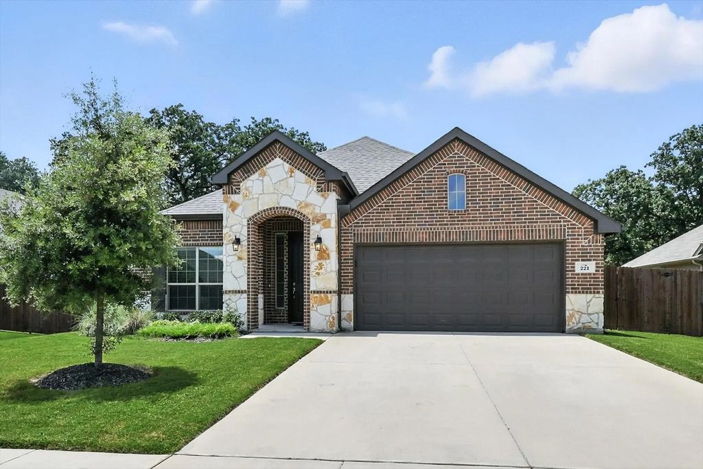 221 Gardenia Drive, Azle