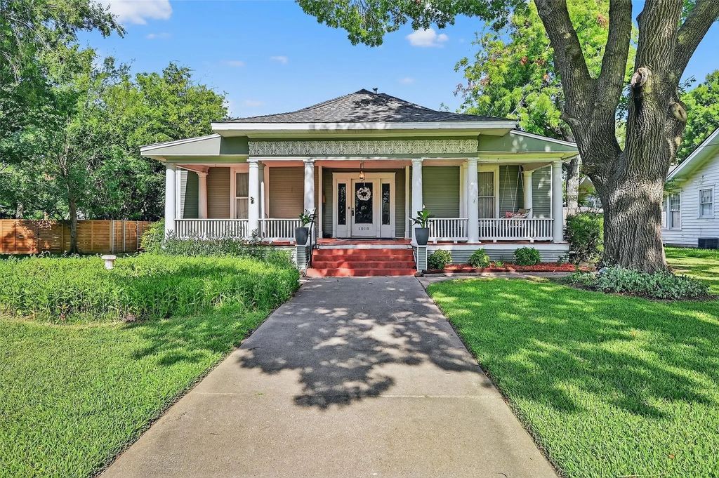 1018 N Woods Street, Sherman