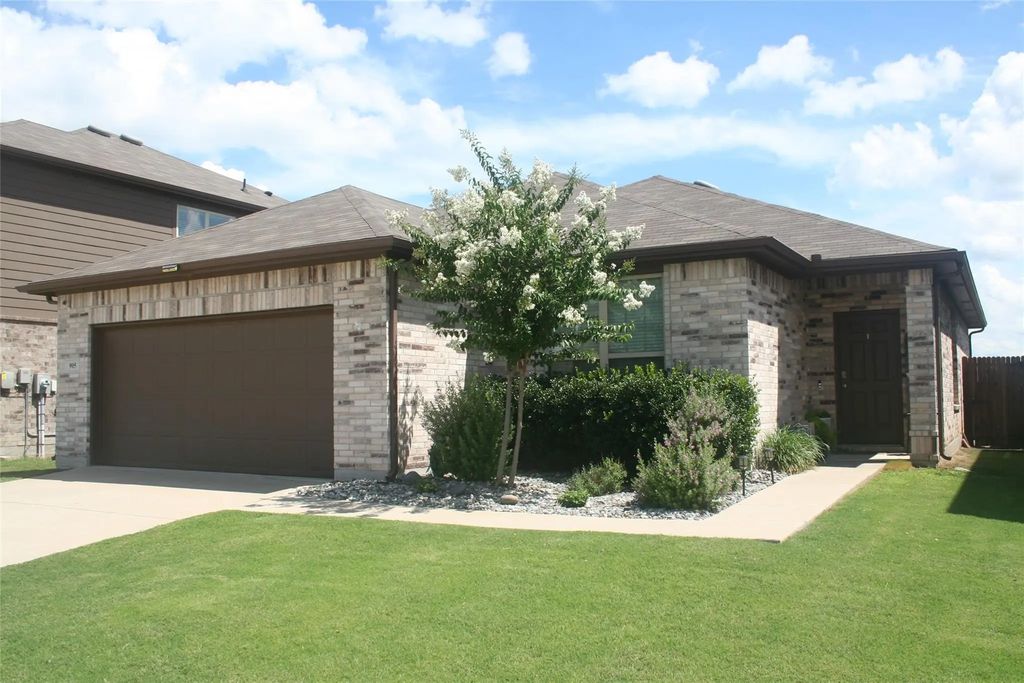 905 Ravenwood Lane, Van Alstyne