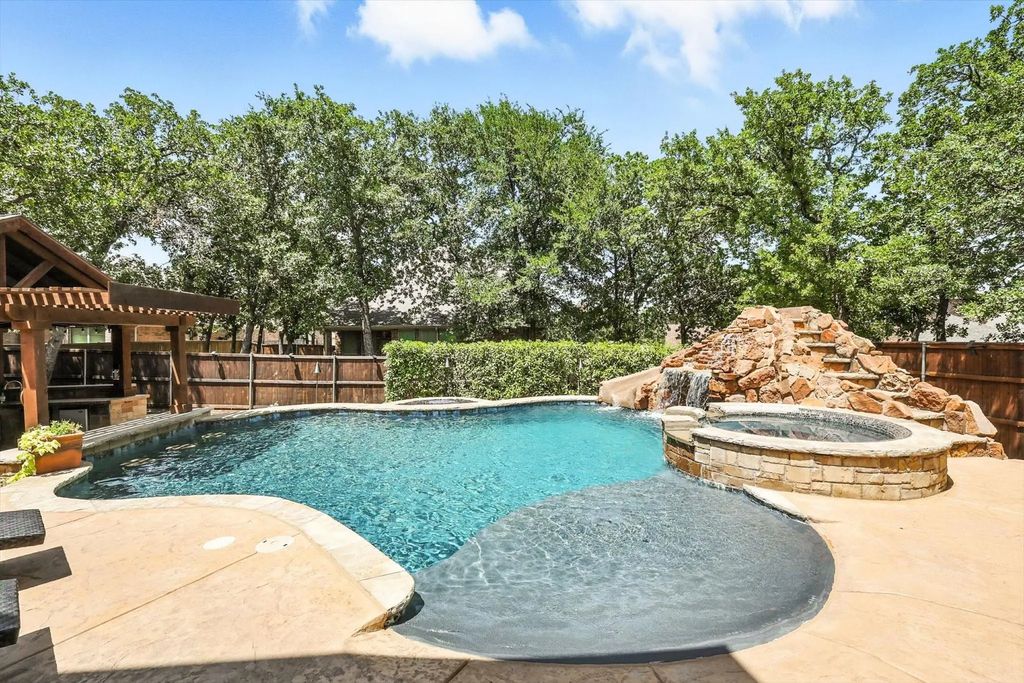 5725 Almond Lane, Fort Worth