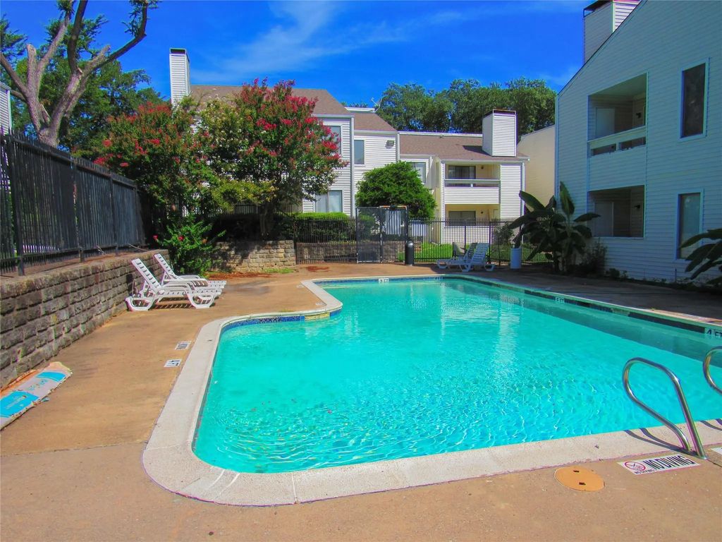 7431 Holly Hill Drive 216, Dallas