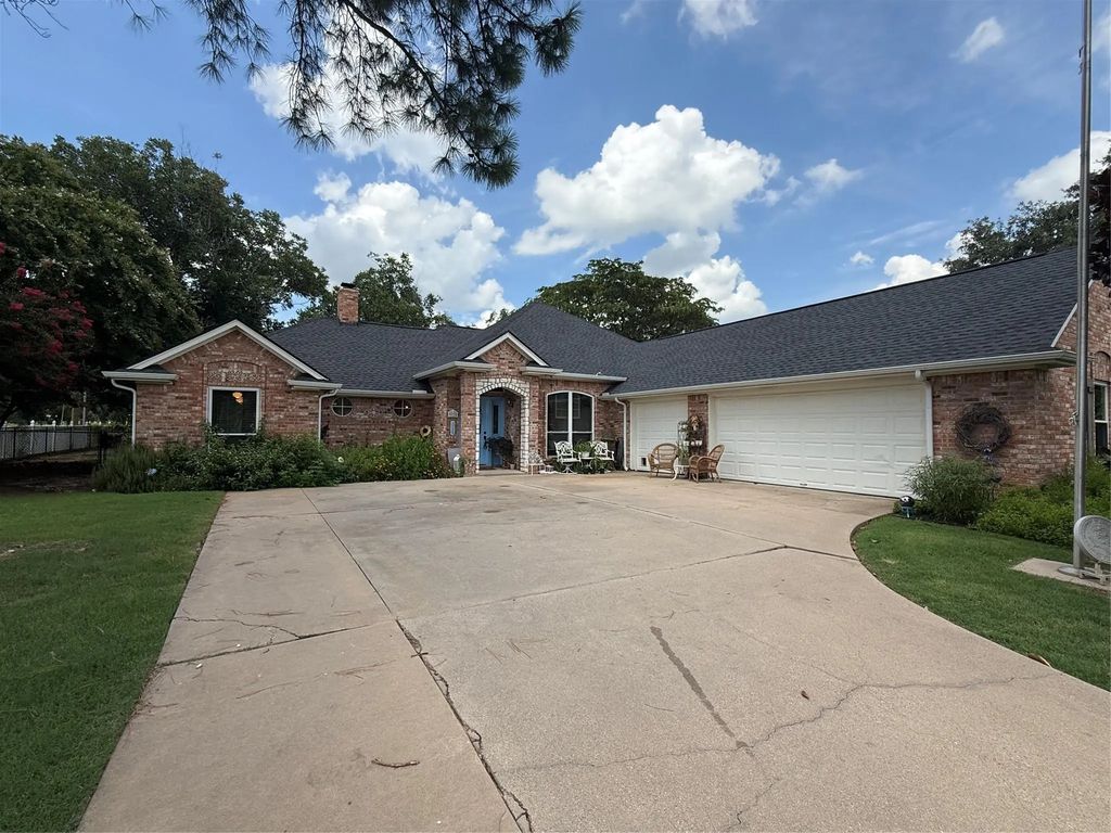 9715 Ravenswood Road, Granbury