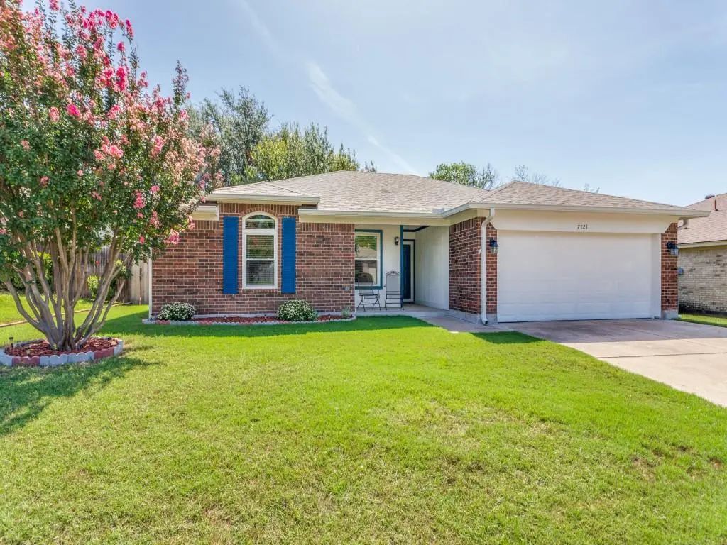 7121 Woodhinge Drive, Benbrook