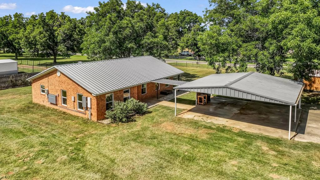 111 Quail Drive, Springtown
