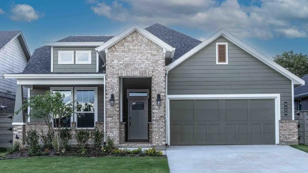 8608 Red Oak Drive, Justin