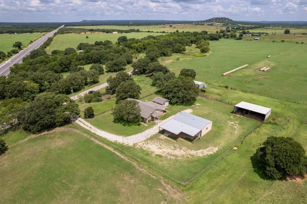 17996 County Road 441, Cross Plains