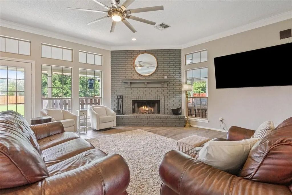 1102 Evening Sun Lane, Waco