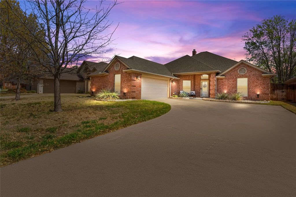 5560 Greenview Court, North Richland Hills