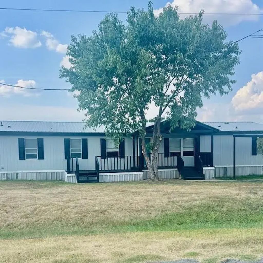 145 Clayton Road, Azle