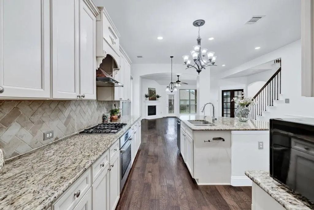 3000 Bella Lago Drive, Denton