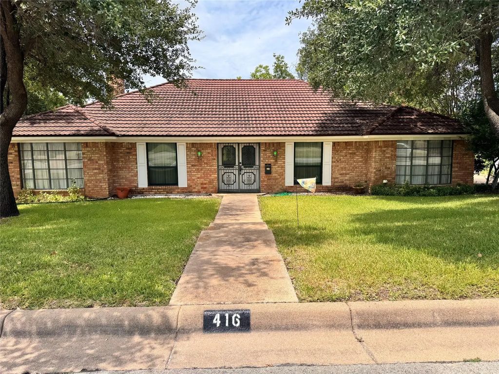 416 Green River Trail, Fort Worth