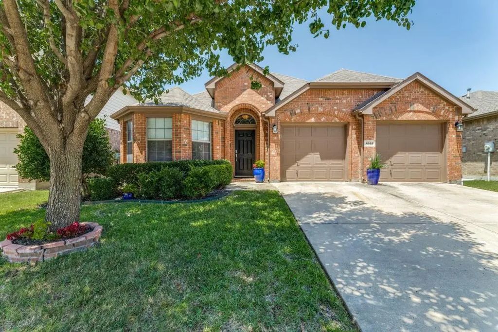 8929 Brook Hill Lane, Fort Worth