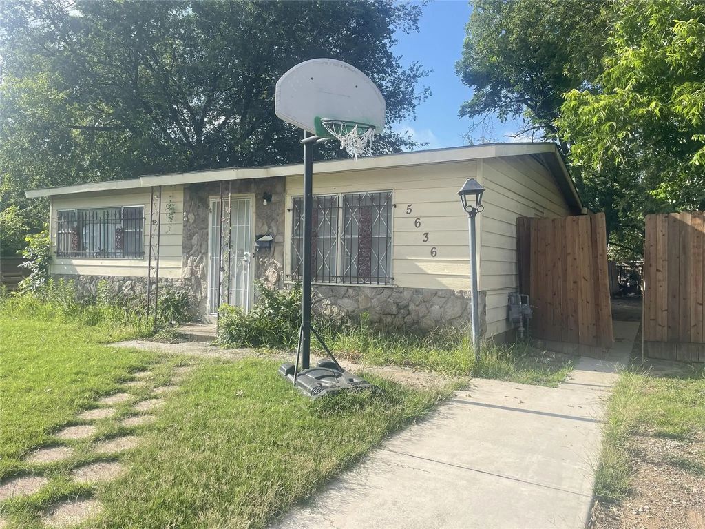 5636 Lester Granger Drive, Fort Worth