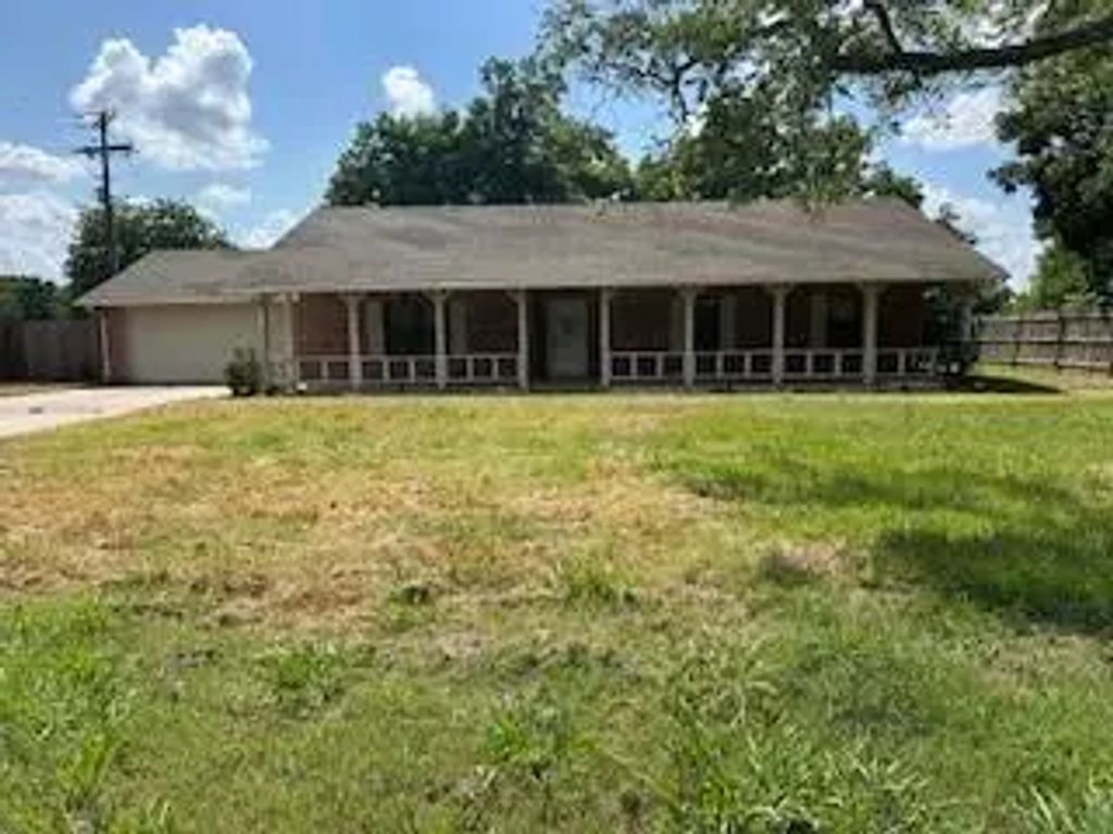 8469 State Highway 56, Sherman