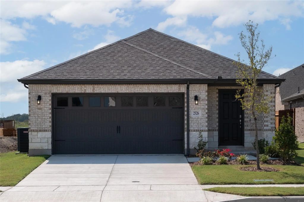 2526 Hawkins Street, Anna