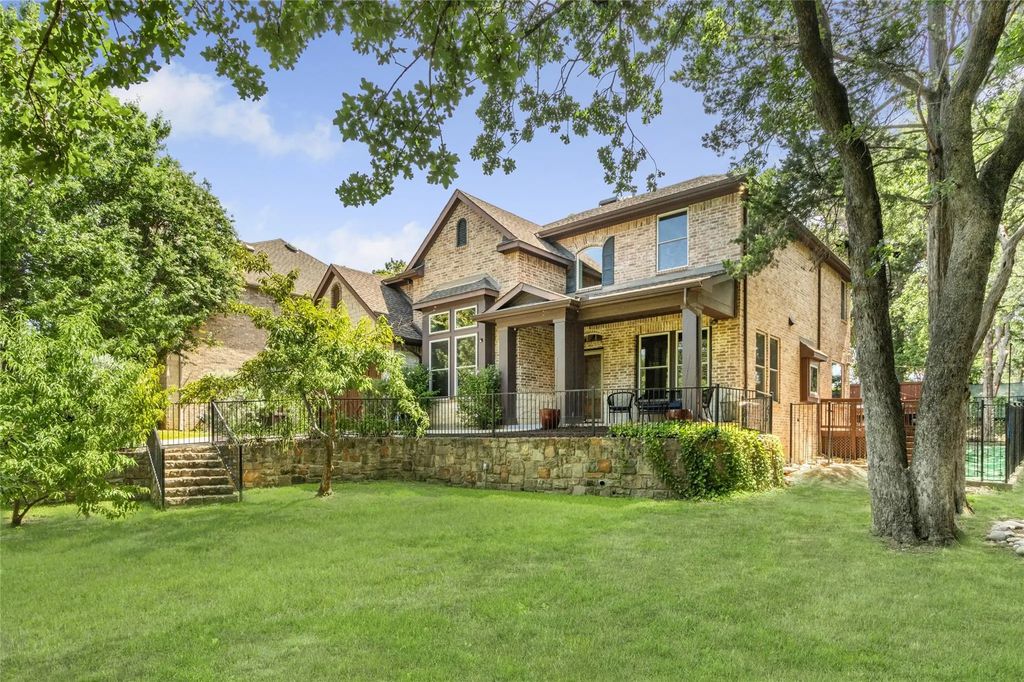 800 Spring Creek Drive, Grapevine