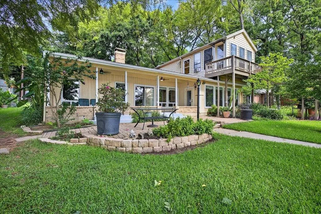 130 Camino Robles Street, Gun Barrel City
