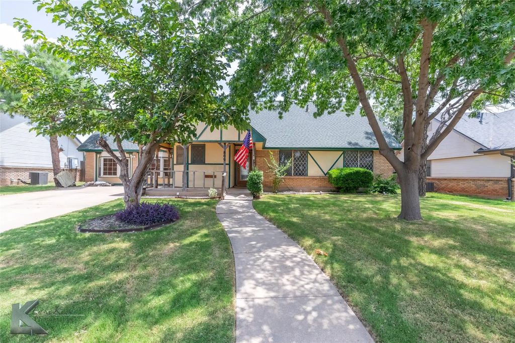 809 Chanticleers Lane, Abilene