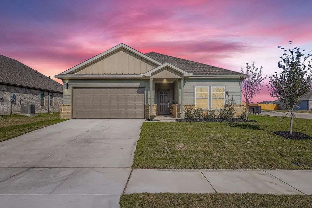 1001 Verde Creek Court, Crowley