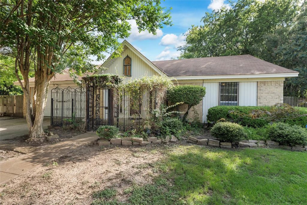 413 Texas Avenue, Hewitt
