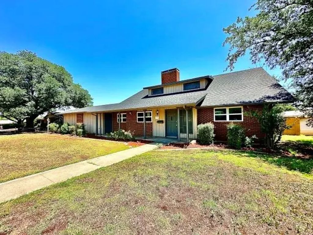 1506 Crescent Drive, Sweetwater