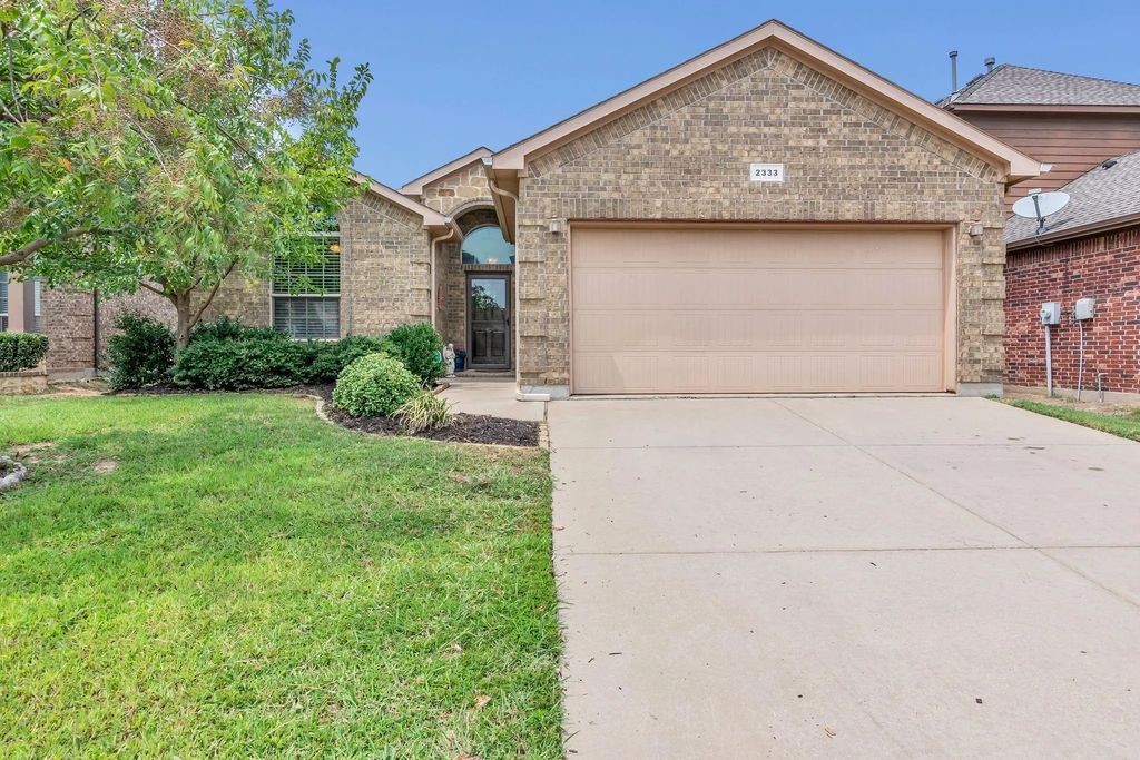 2333 Half Moon Bay Lane, Fort Worth