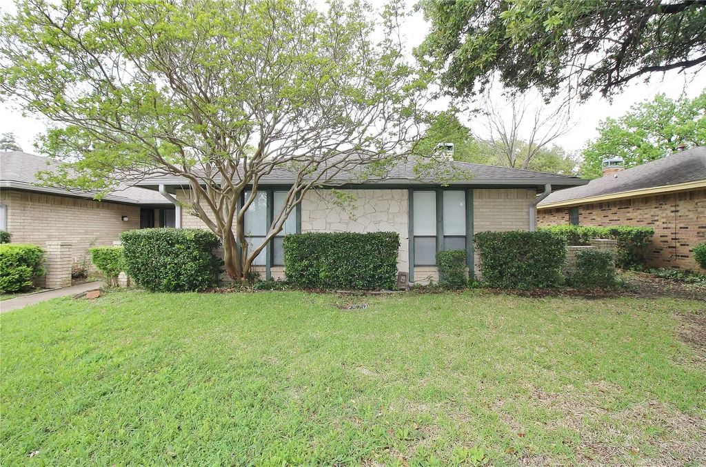145 Shadybrook Drive, DeSoto