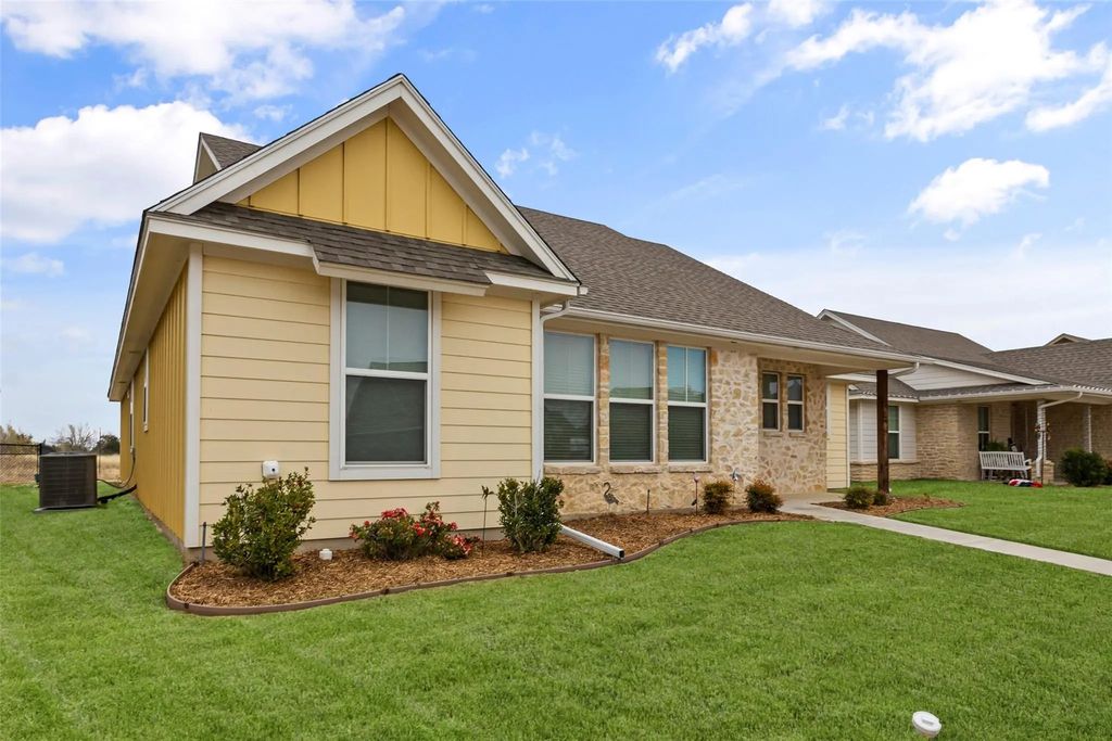 113 King Arthur Ct, Glen Rose