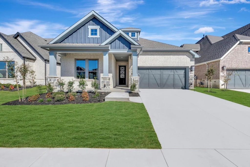 2809 Long Trail, Mansfield