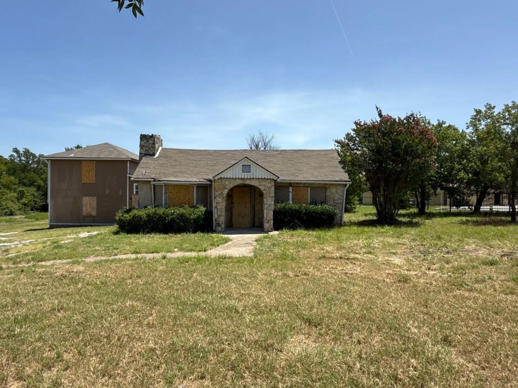 8160 University Hills Boulevard, Dallas