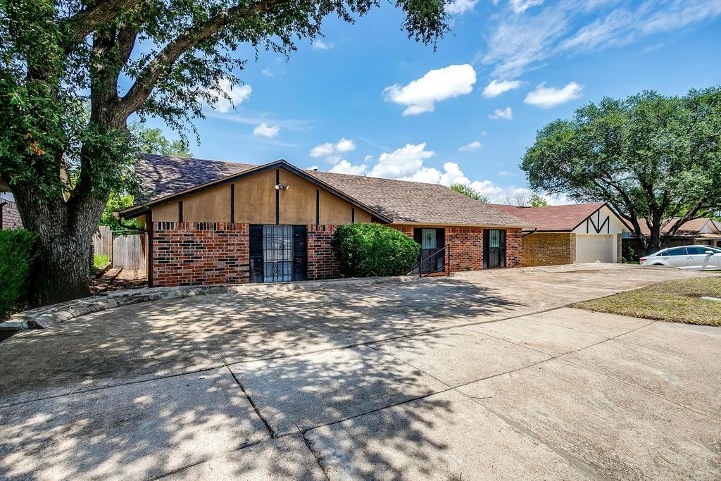 2862 Southpark Lane, Fort Worth
