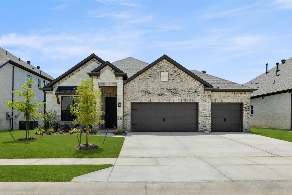 1015 Moss Grove Trail, Justin