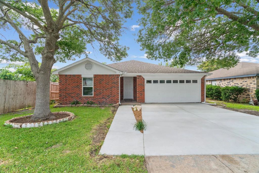 10105 Lone Eagle Drive, Fort Worth