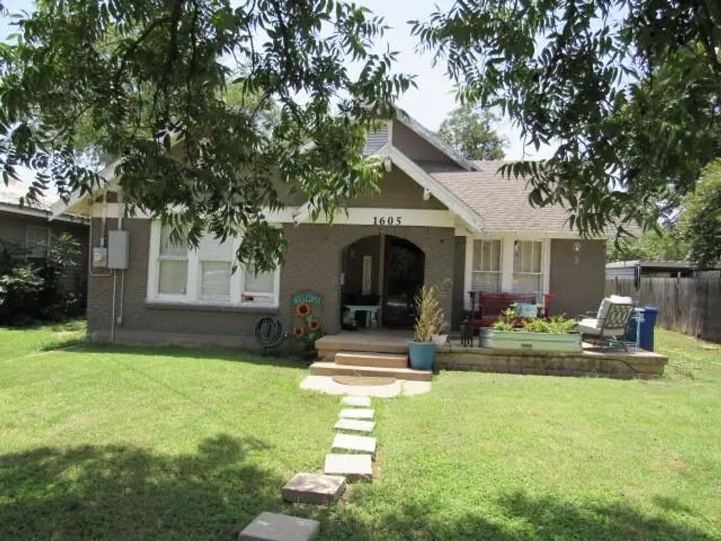 1605 6th Street, Brownwood