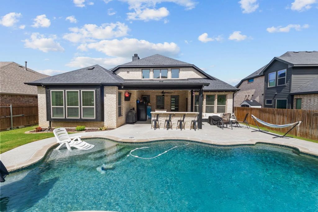 6904 Intrepid Drive, Fort Worth