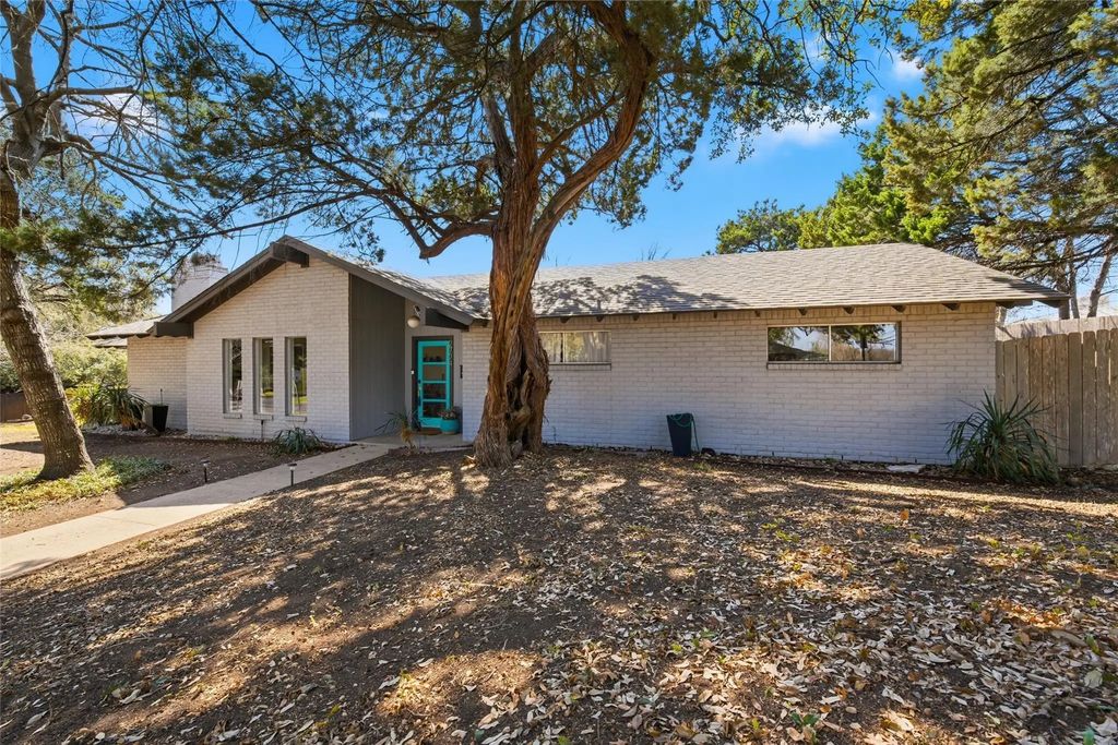 2724 Wooded Acres Drive, Waco