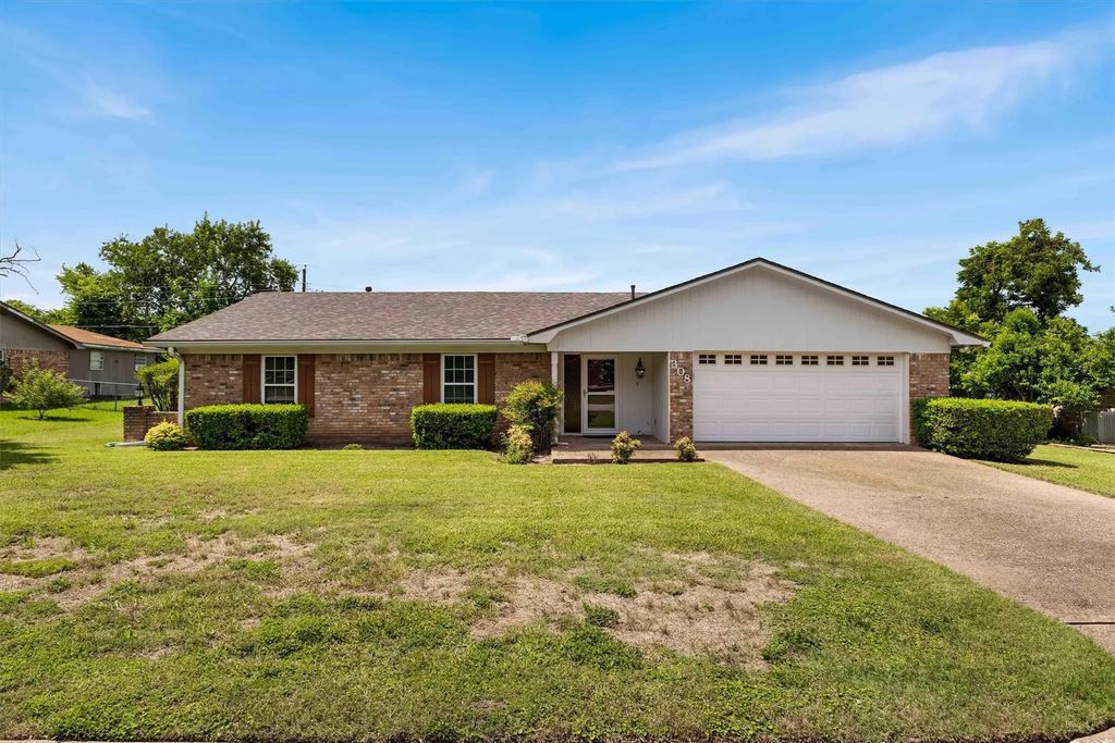 308 Dixon Drive, Hewitt