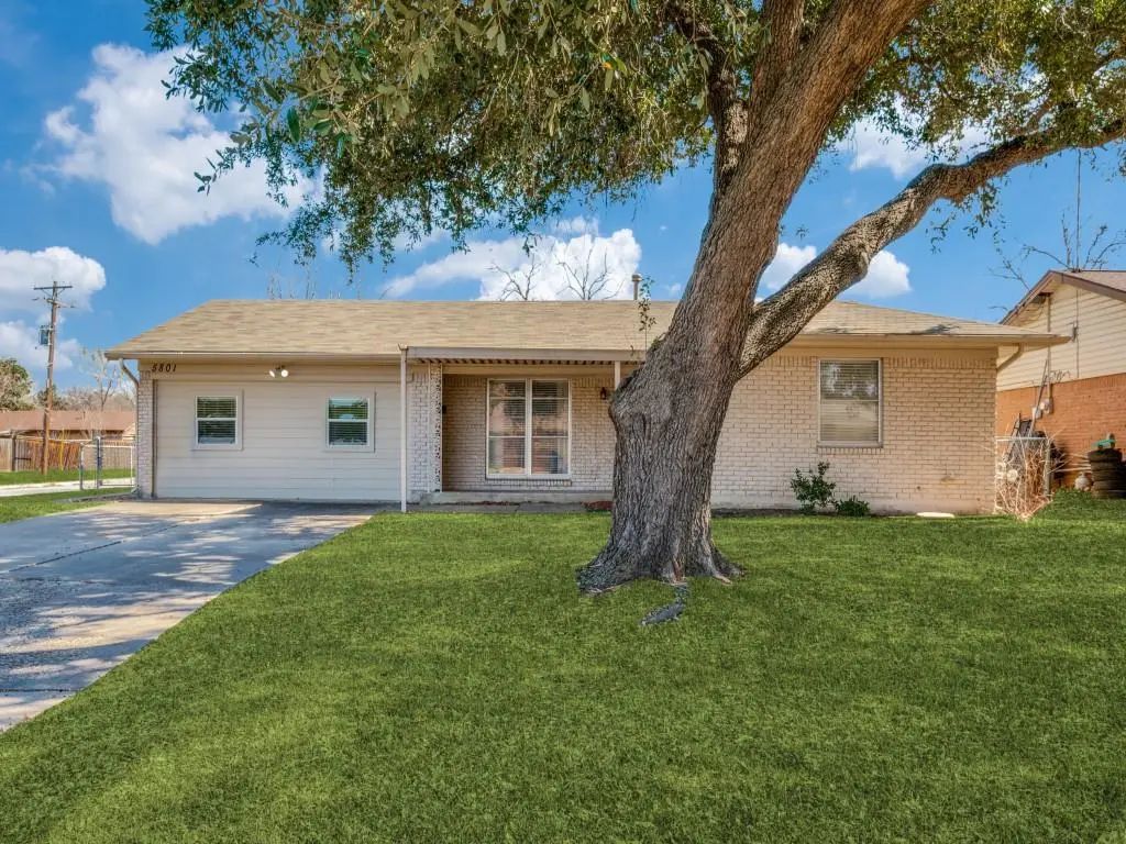 5801 Walraven Circle, Fort Worth
