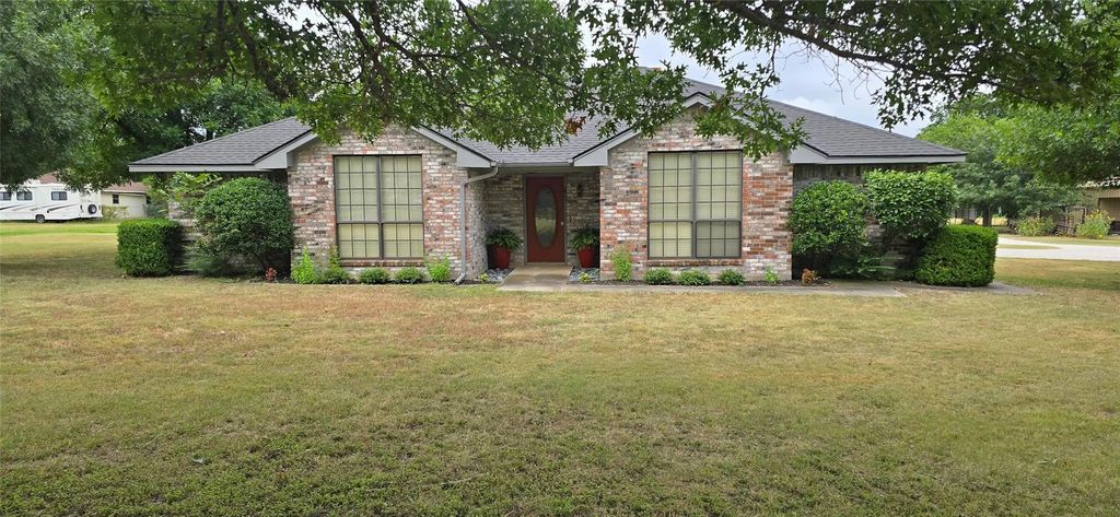 106 W Holt Street, Sanger