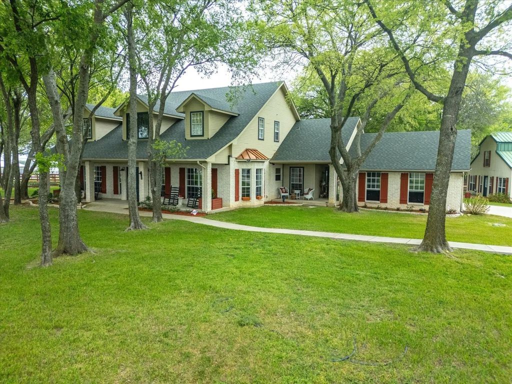 1990 Ripy Road, Krum