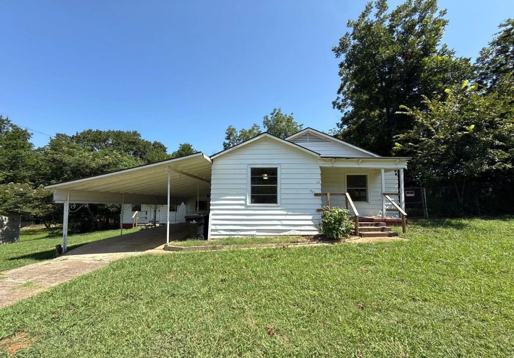 711 Dubois Street, Denison